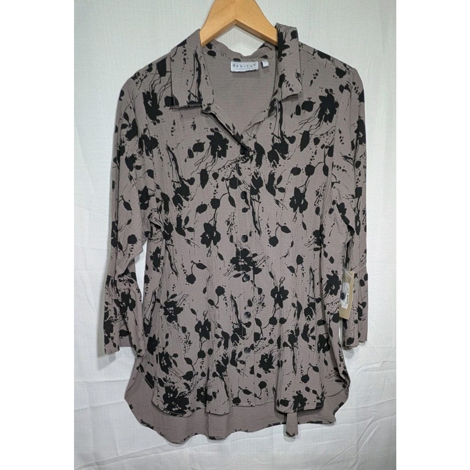 Habitat Button Front Blouse Top Womens L Bark Taupe Black Floral Crinkle Travel